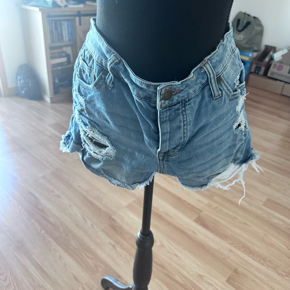 Jean short shorts!